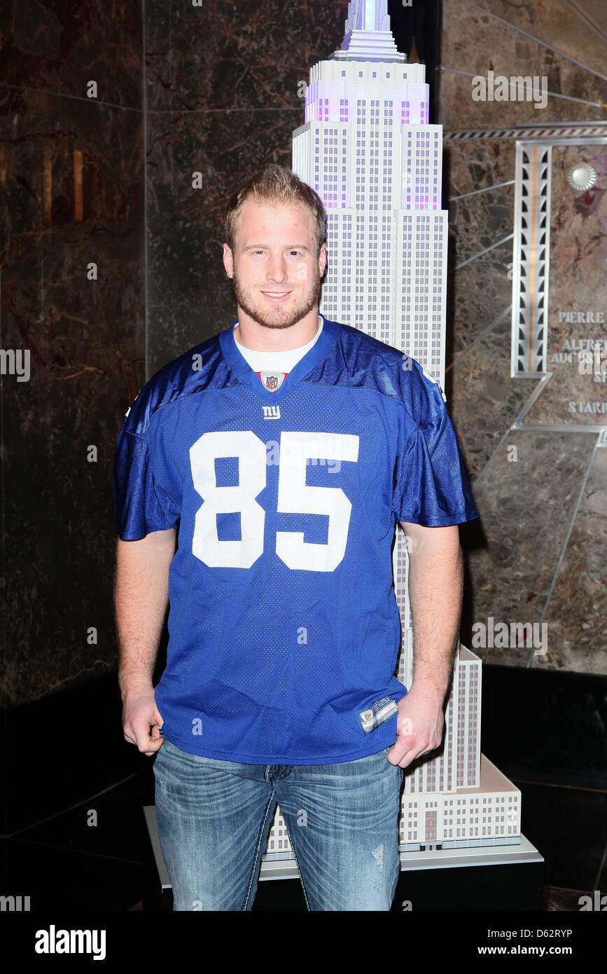 Les Giants de New York à la main l'extrémité Jake Ballard s'allume les lumières pour l'Empire State Building à l'avance de l'équipe entrer dans la Banque D'Images