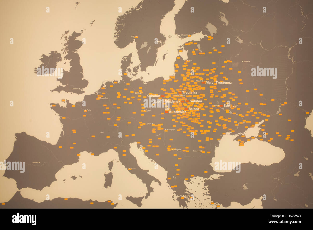 Un panneau d'exposition au musée de l'Holocauste et memorial, montrant qu'une partie des 500 camps de concentration, des ghettos et camps de travail et les sites d'exécutions massives à travers l'Europe et l'Afrique durant la seconde guerre mondiale. Banque D'Images