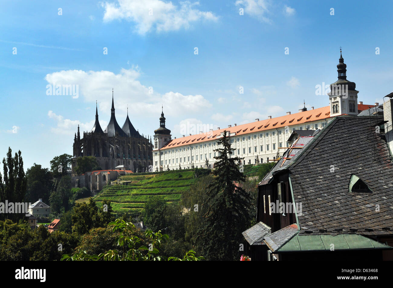Kutna Hora, République tchèque, vue de la cathédrale Sainte-Barbe et le Collège des Jésuites. Banque D'Images