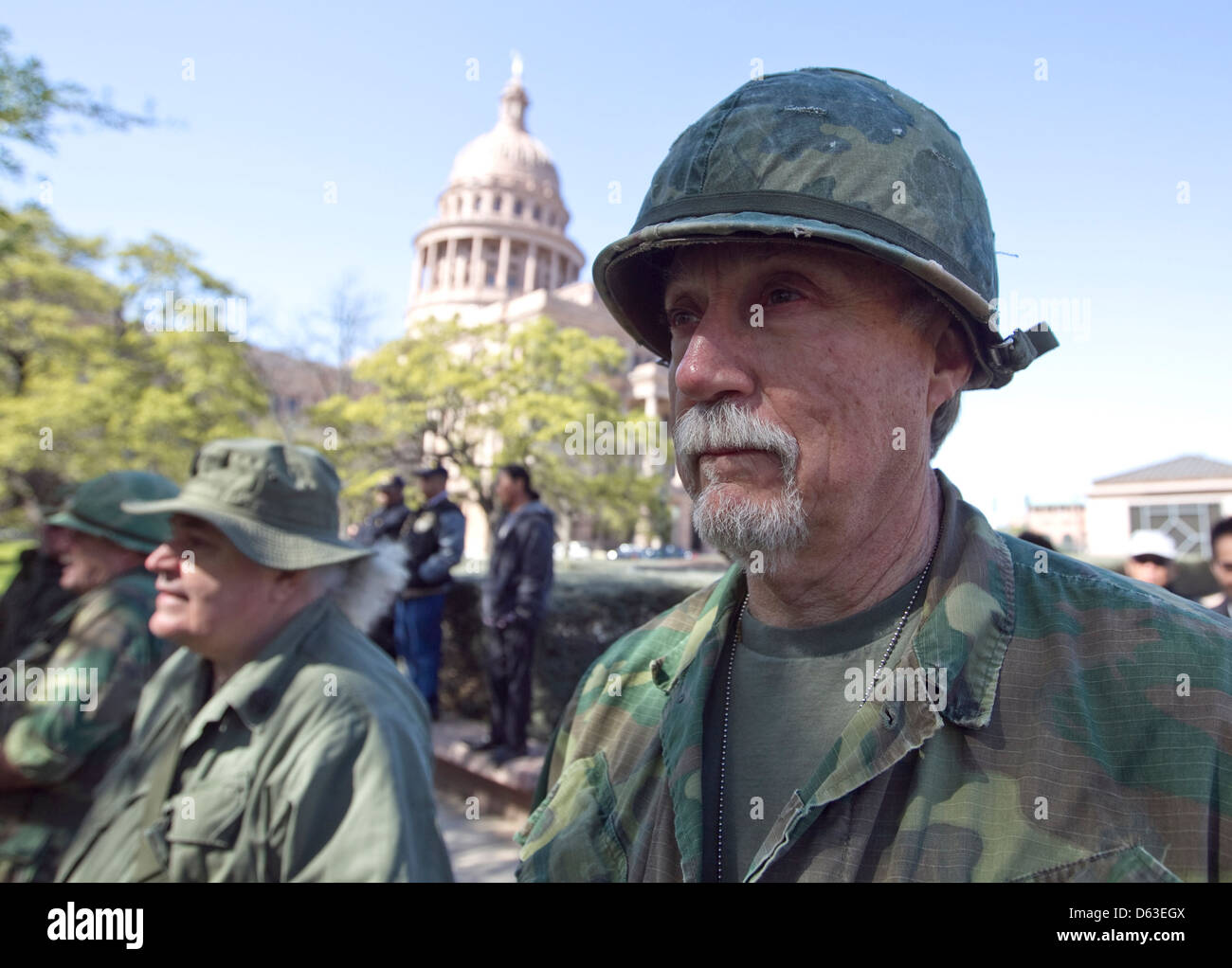 Les anciens combattants de la guerre du Vietnam de Texas assister à de la Texas Capitol monument aux anciens combattants du Vietnam Banque D'Images