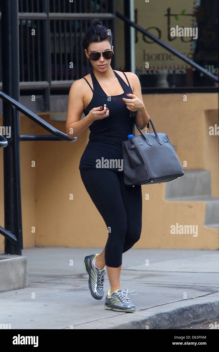 Kim Kardashian est vu en direction de la salle de sport un sac Hermes Birkin  toting dans Studio City Los Angeles Californie Photo Stock - Alamy