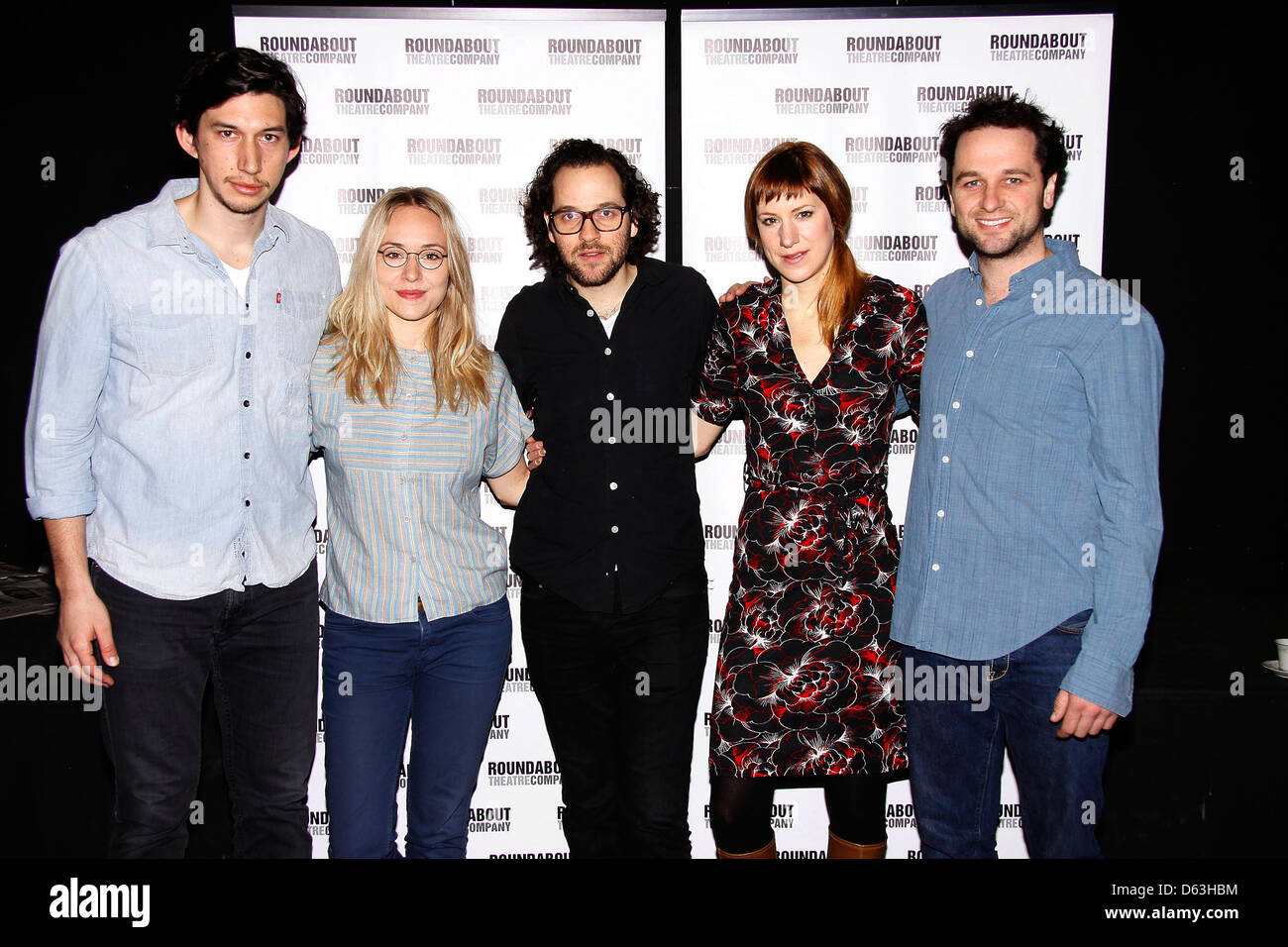 Adam Driver, Sarah Goldberg, Sam Gold, Charlotte Parry et Matthew Rhys Photocall le rond-point Theatre Company's 'Regarde Banque D'Images