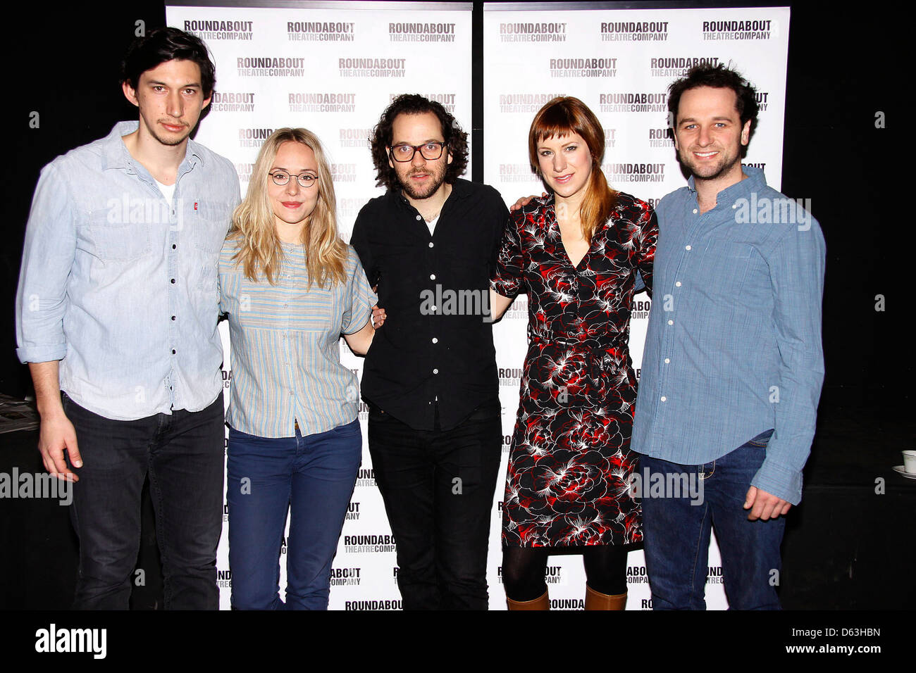 Adam Driver, Sarah Goldberg, Sam Gold, Charlotte Parry et Matthew Rhys Photocall pour le rond-point de la compagnie de théâtre "Look Banque D'Images