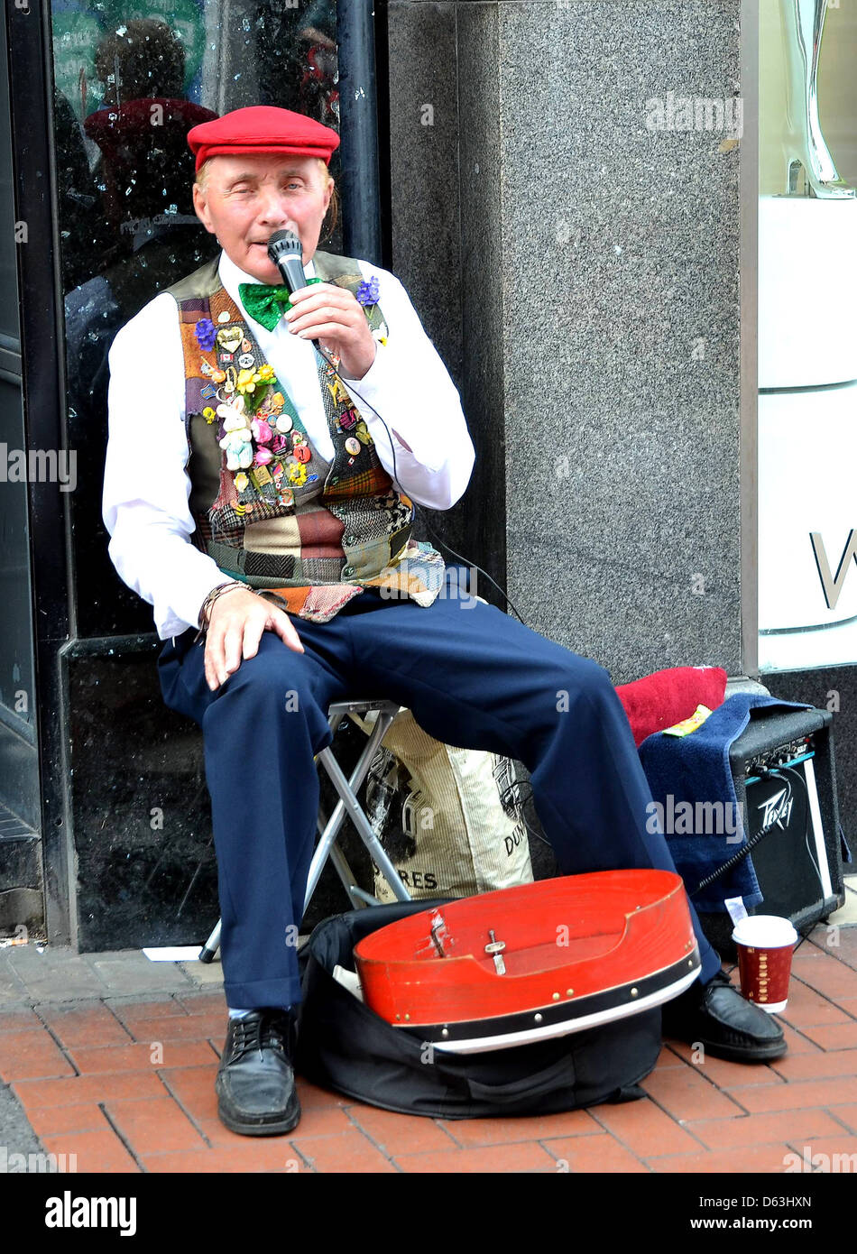 Angie et Azzedine Azzedine Benhaffaf Benhaffaf et Angie, les parents de jumeaux siamois séparés maintenant Hassan et Hussein, Banque D'Images