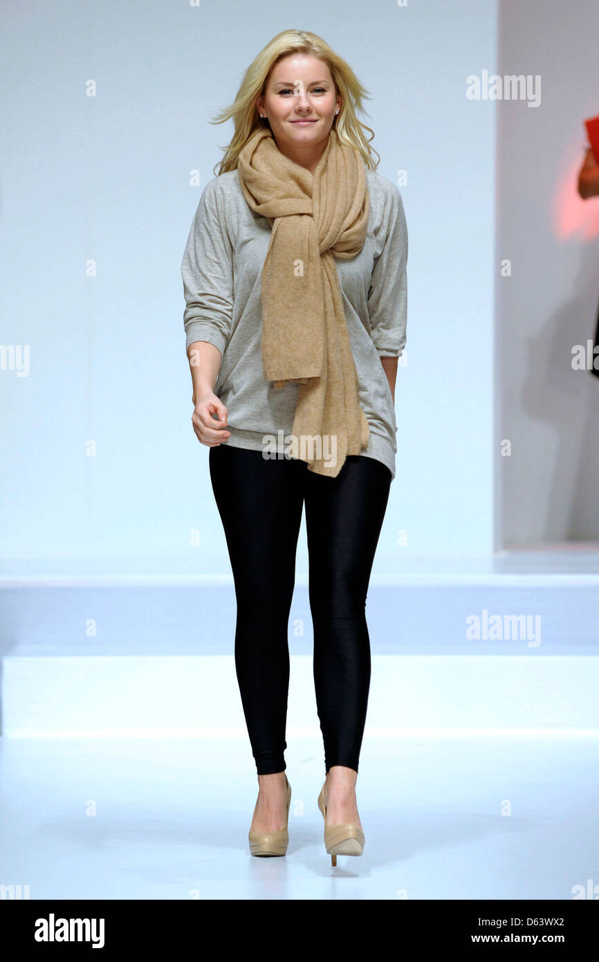 Elisha Cuthbert 'le coeur vérité' répétition défilé organisé au Carlu, Toronto, Canada - 24.03.11 Banque D'Images