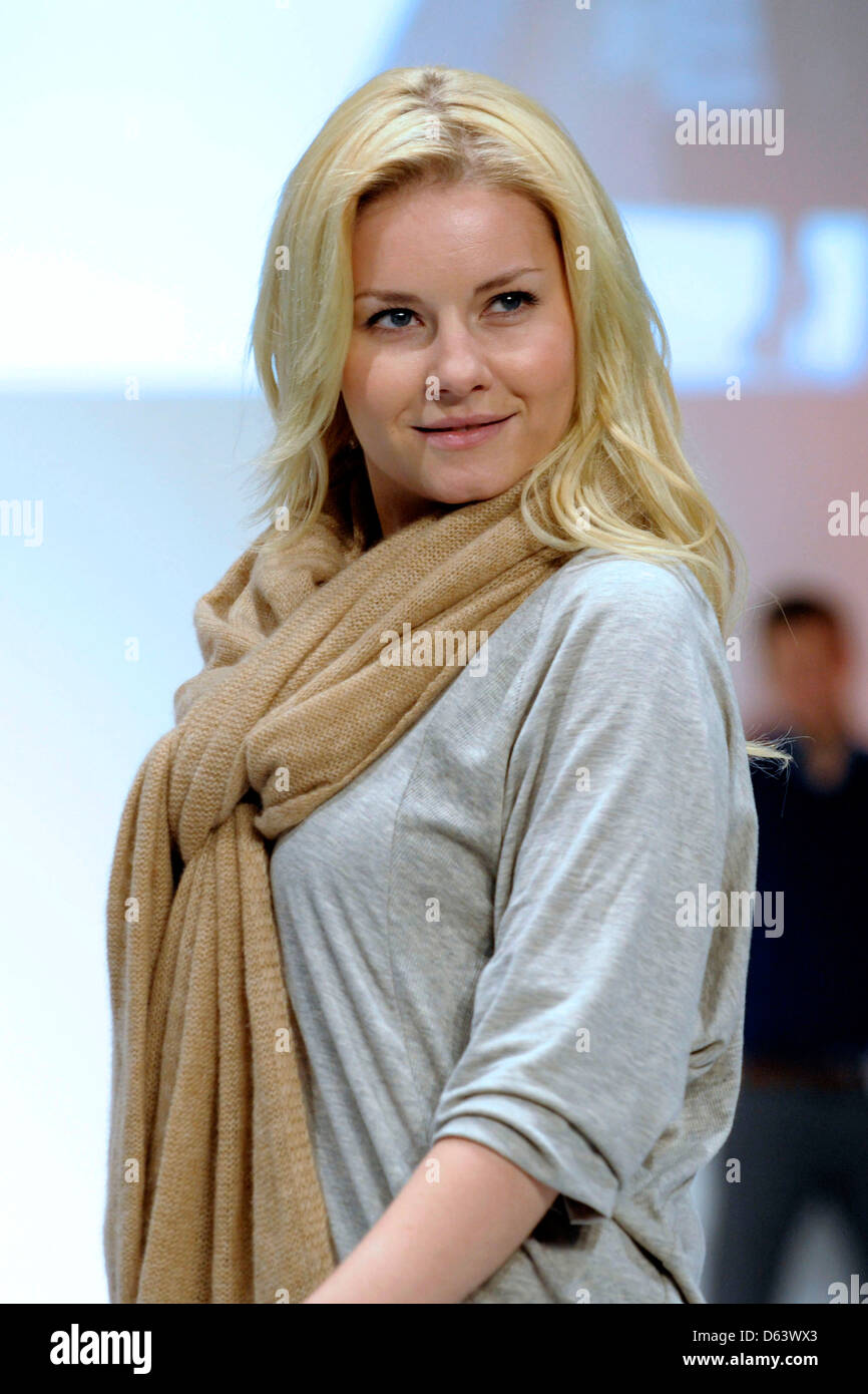 Elisha Cuthbert 'le coeur vérité' répétition défilé organisé au Carlu, Toronto, Canada - 24.03.11 Banque D'Images