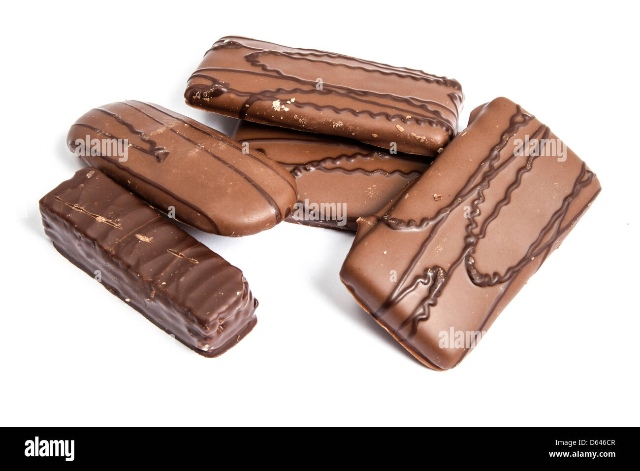 Délicieux chocolats isolé sur fond blanc Banque D'Images