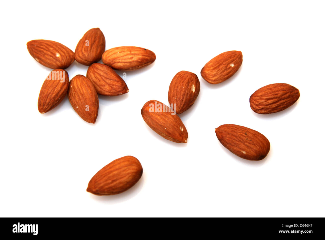 Amandes isolé sur fond blanc Banque D'Images