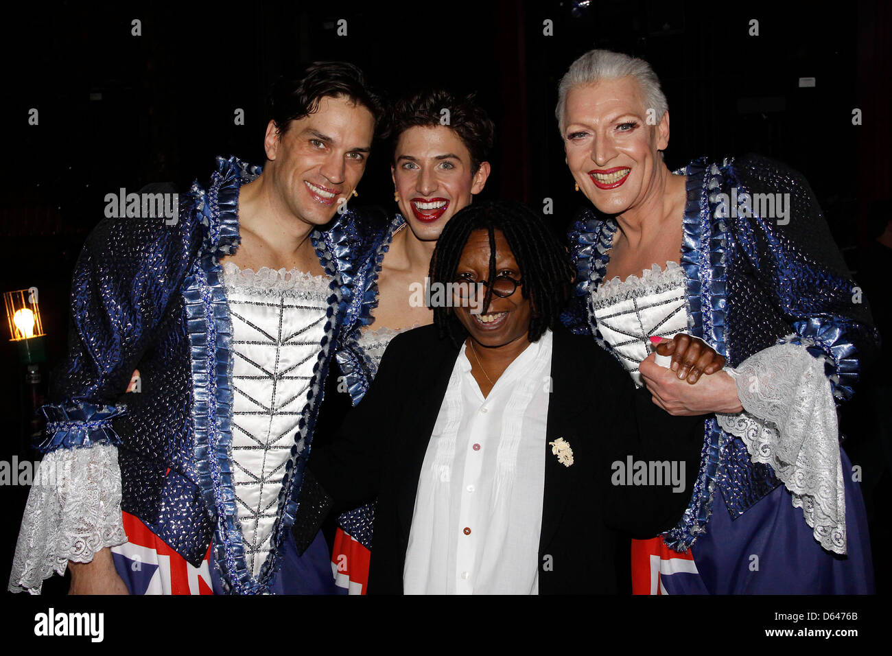 S'Swenson, Nick Adams, Tony Sheldon et Whoopi Goldberg Divas réel rencontrez Broadway Divas backstage à la comédie musicale "Priscilla : Banque D'Images