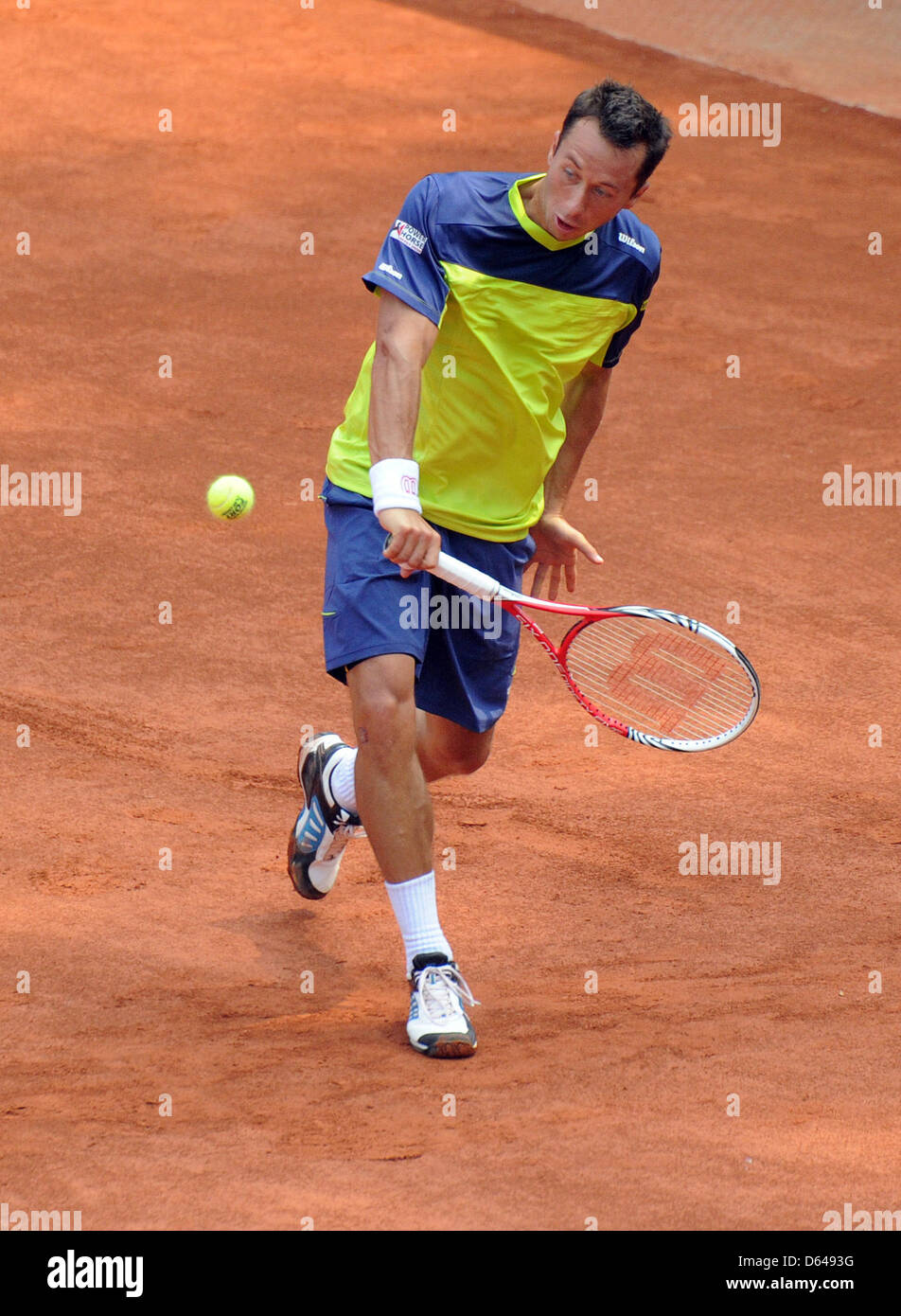 Tennis pro allemand de commentaires sert la balle contre la Croatie lors de l'Zovko Tennis World Team Cup match entre l'Allemagne et la Croatie à l'Rochusclub à Duesseldorf, Allemagne, 23 mai 2012. Photo : Caroline Seidel Banque D'Images
