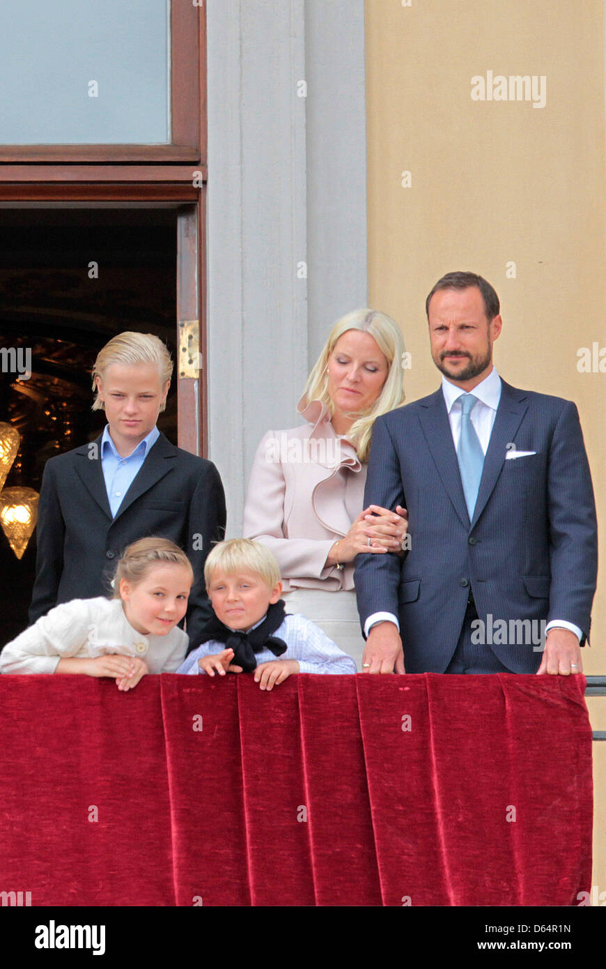 Le Prince Haakon et la Princesse Mette Marit et la Princesse Ingrid Alexandra et le Prince Sverre Magnus et Marius Borg Hoiby le roi Harald et la reine Sonja et le Prince Haakon et la Princesse Mette Marit et la Princesse Martha Louise et Ari Behn et la Princesse Ingrid Alexandra et le Prince Sverre Magnus et Marius Borg Hoiby et Maud Angelica (2003) et Leah Isadora (2005) et Emma (2008) assister à Tallulah Banque D'Images