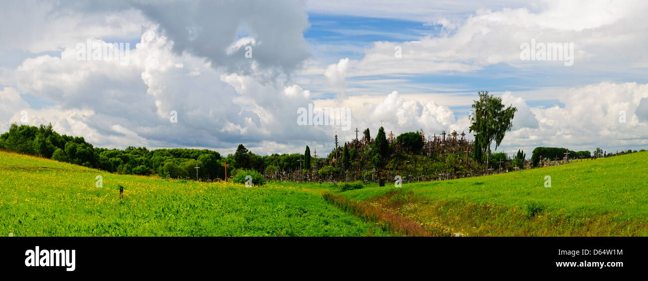 Paysage panoramique avec colline des croix en Lituanie Banque D'Images