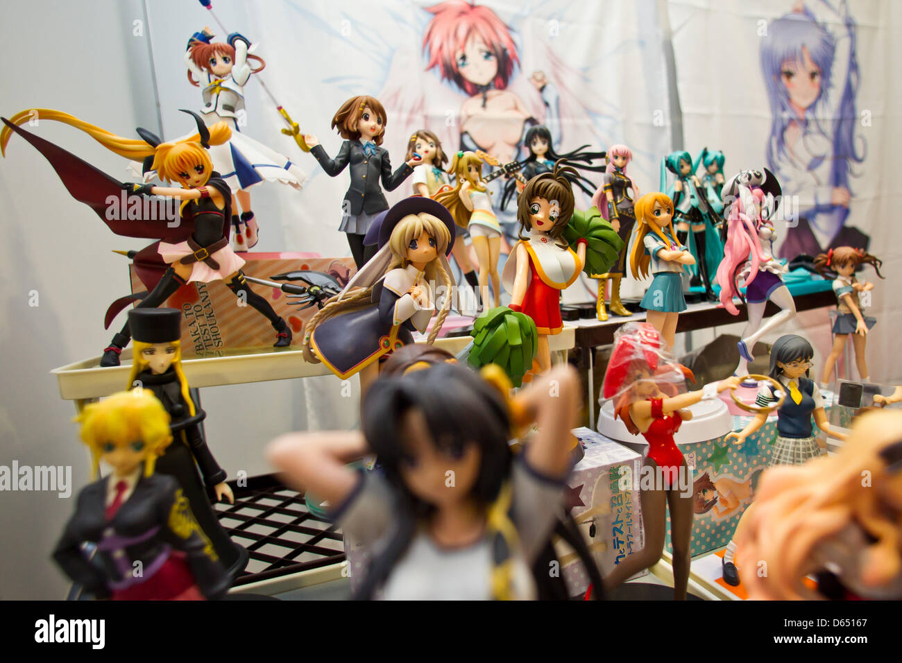 Figurines Manga sont sur l'affichage à la bande dessinée 'Exposition' Salon International de la bande dessinée d'Erlangen, en Allemagne, le plus important forum de romans graphiques et l'art de la bande dessinée soit jusqu'au 10 juin. Photo : DANIEL KARMANN Banque D'Images