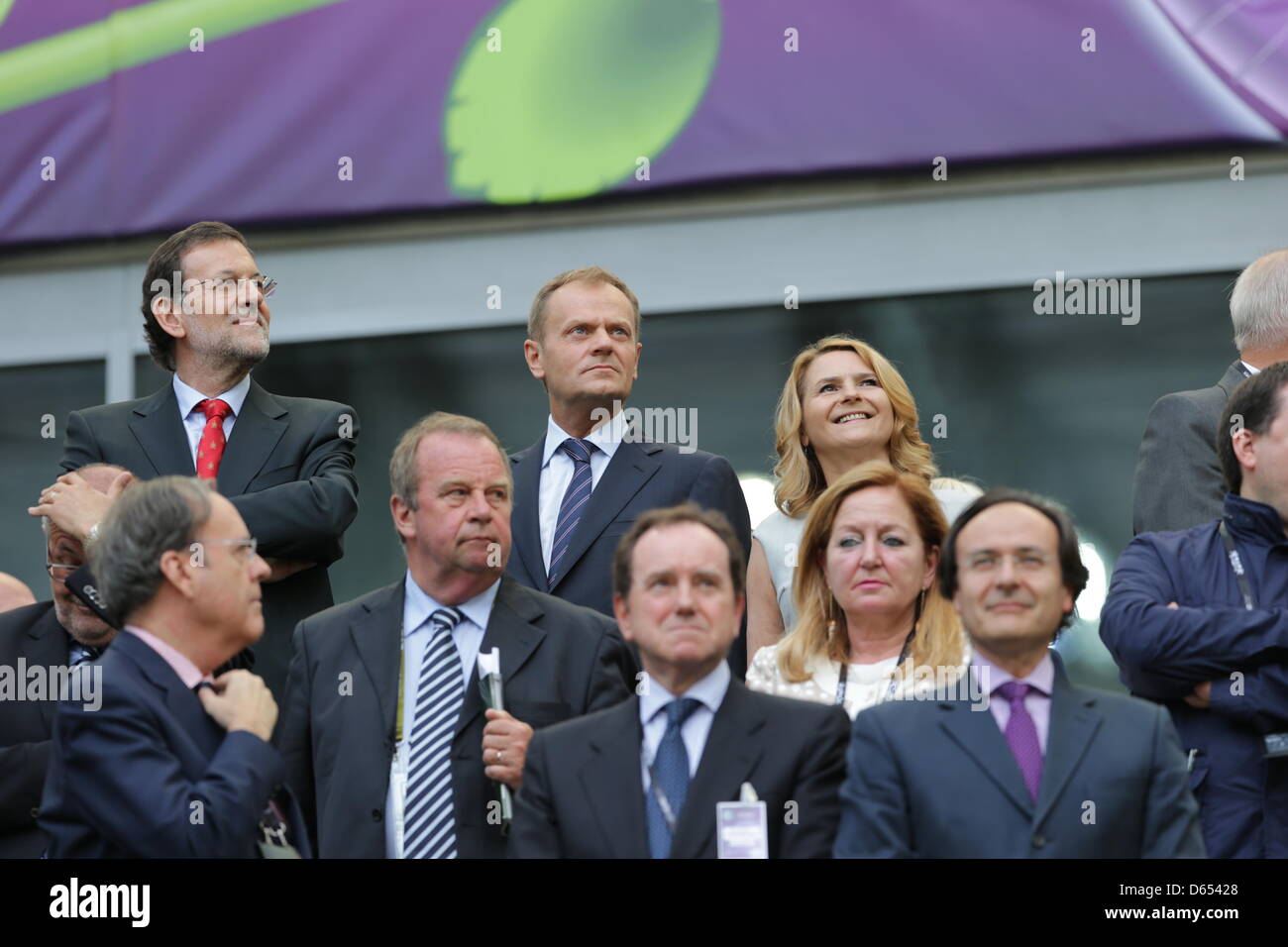 Le premier ministre Espagnol Mariano Rajoy (haut L-R), le Premier ministre polonais Donald Tusk et son épouse Malgorzata Tusk avant l'UEFA EURO 2012 groupe C match de football l'Espagne contre l'Italie à l'Arena Gdansk à Gdansk, Pologne, 10 juin 2012. Photo : Jens Wolf dpa (veuillez vous reporter aux chapitres 7 et 8 de l'http://dpaq.de/Ziovh de l'UEFA Euro 2012 Termes & Conditions)  + + +(c) afp - Bildfunk + + + Banque D'Images