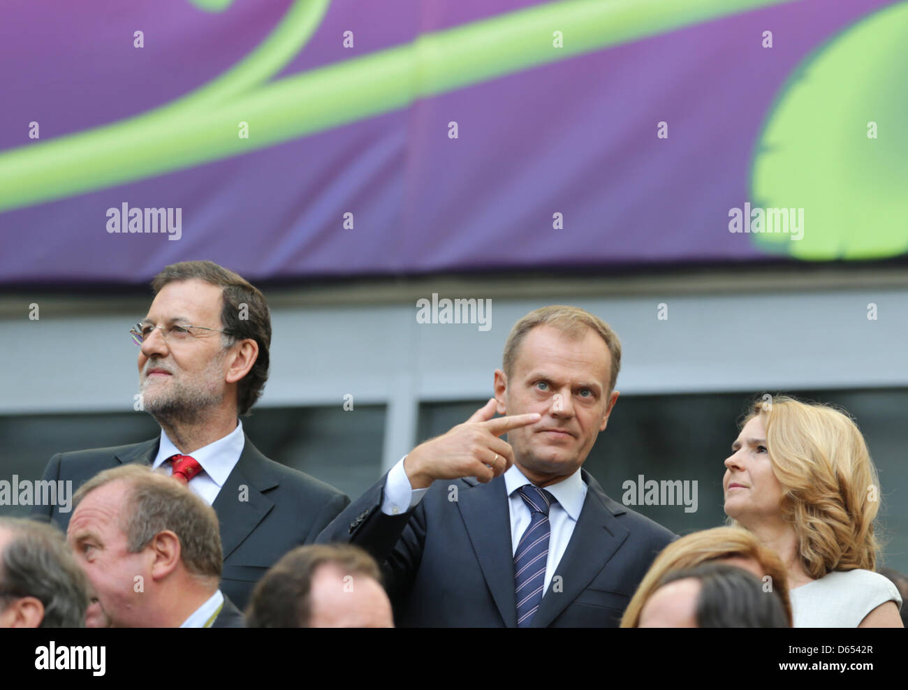 Le premier ministre Espagnol Mariano Rajoy (haut L-R), le Premier ministre polonais Donald Tusk et son épouse Malgorzata Tusk avant l'UEFA EURO 2012 groupe C match de football l'Espagne contre l'Italie à l'Arena Gdansk à Gdansk, Pologne, 10 juin 2012. Photo : Jens Wolf dpa (veuillez vous reporter aux chapitres 7 et 8 de l'http://dpaq.de/Ziovh de l'UEFA Euro 2012 Termes & Conditions)  + + +(c) afp - Bildfunk + + + Banque D'Images
