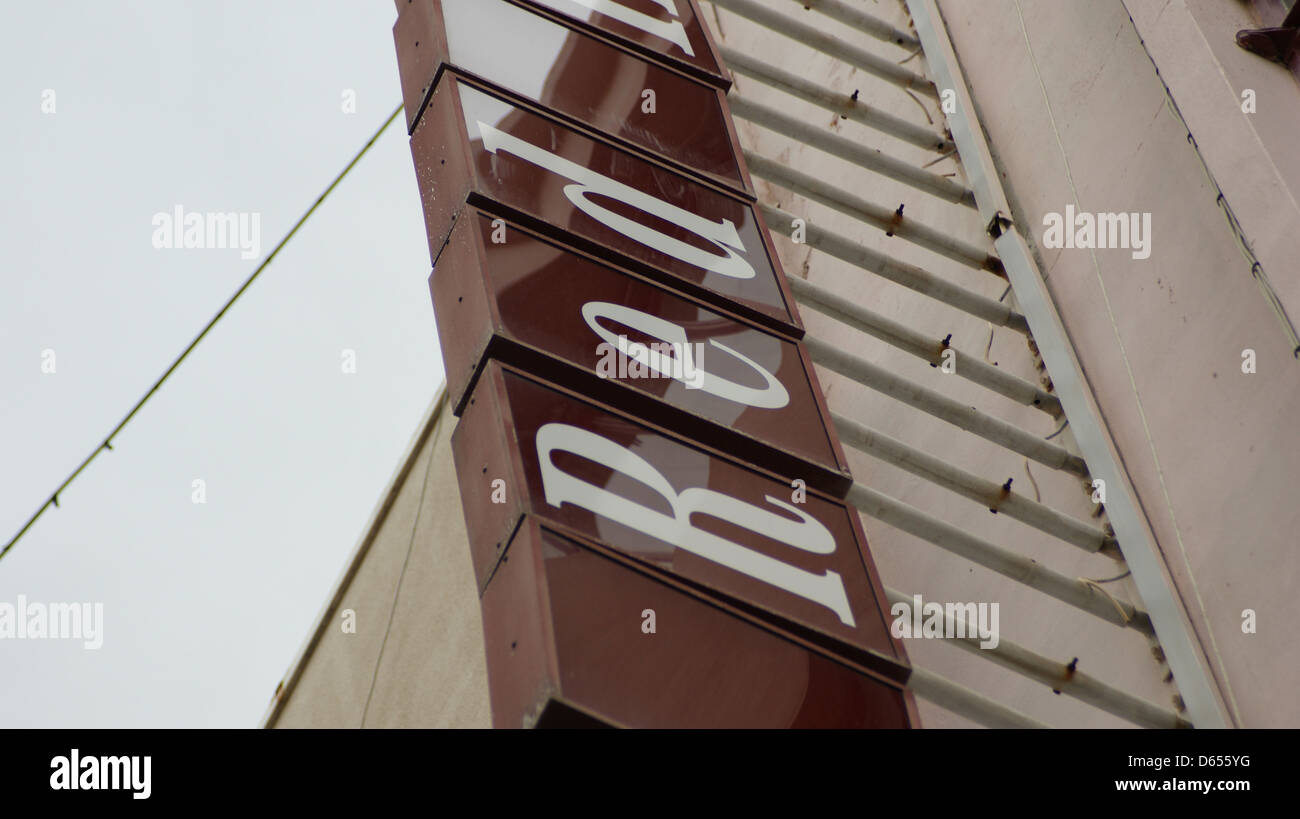 Délibéré signe rouge jour nuageux Banque D'Images