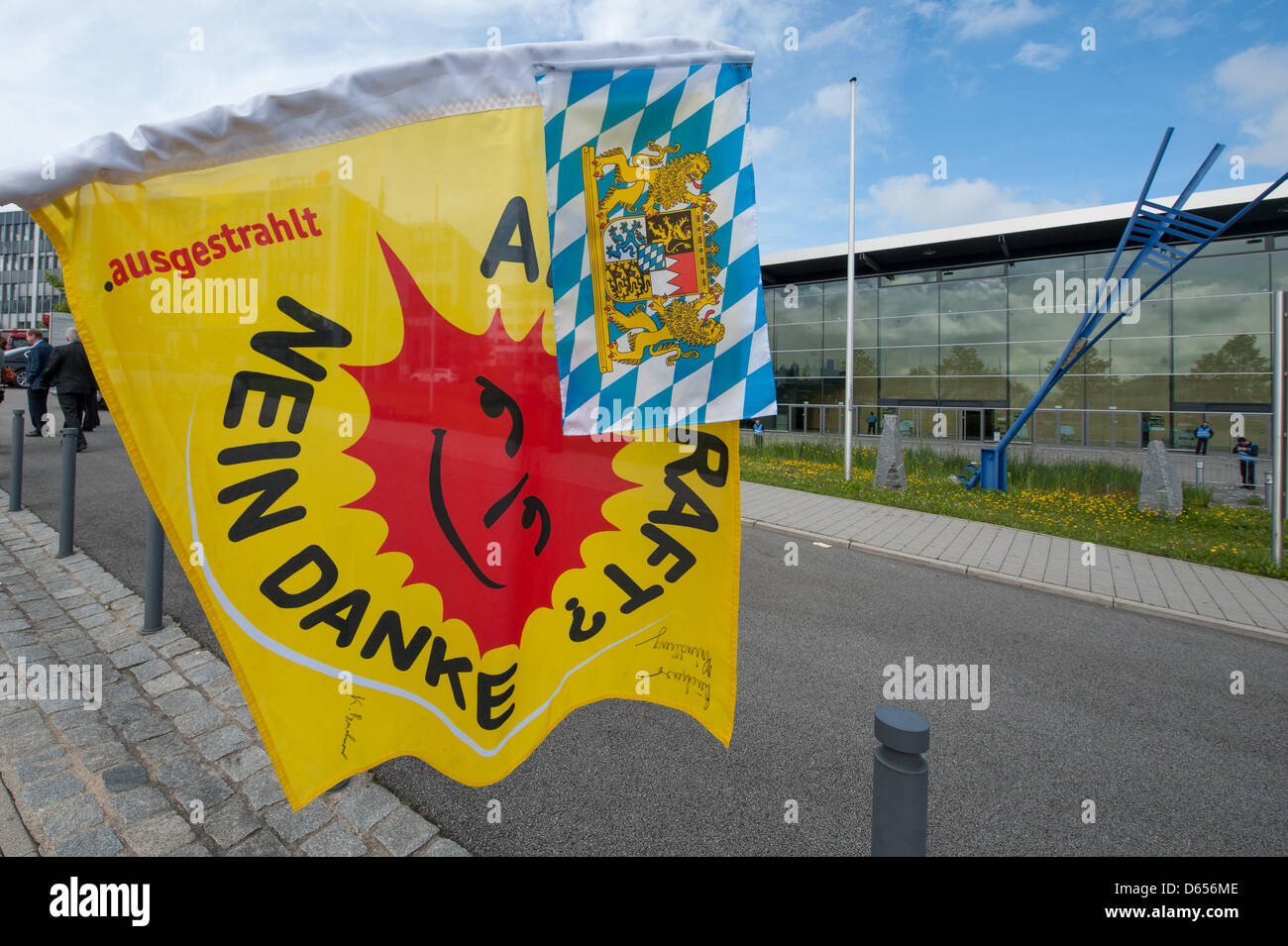 Un Drapeau à Lire Lénergie Nucléaire Non Merci Sarrête - 