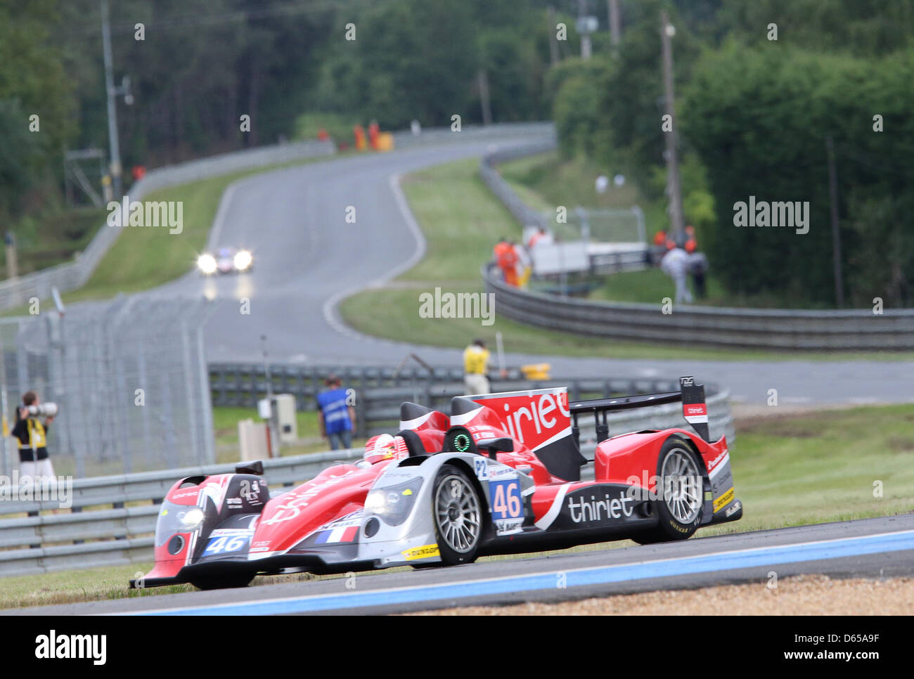 La catégorie LMP2 Oreca 03 de Thiriet by TDS avec chauffeurs Pierre Thiriet, Mathias Beche et Christophe Tinseau en action au cours de la qualification pour les 80ème 24 Heures du Mans sur le circuit de la Sarthe au Mans, France 14 juin 2012. Photo : Florian Schuh dpa Banque D'Images