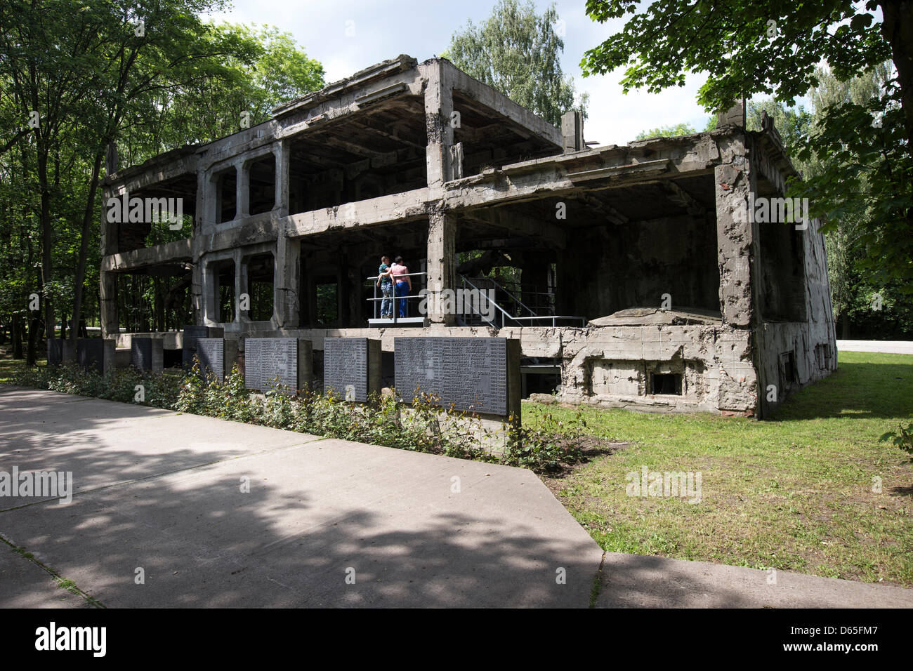 Les ruines d'une caserne sont illustrés au 'Westerplatte' Memorial sur la péninsule du même nom dans la région de Gdansk, Pologne, 17 juin 2012. Des coups de feu tirés de la SMS cuirassé Schleswig-Holstein à Westerplatte le 01 septembre 1939 a commencé la seconde guerre mondiale. En 1966, Gdansk a érigé un monument de la bataille. Pour la Pologne, la Westerplatte est un symbole de la résistance à l'Allemagne nazie. Photo : Banque D'Images