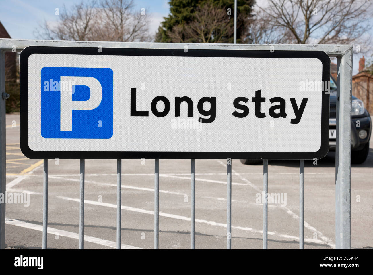 Gros plan sur les panneaux de signalisation du parking de long Stay Angleterre Royaume-Uni Grande-Bretagne Banque D'Images Gros plan sur les panneaux de signalisation du parking de long Stay Angleterre Royaume-Uni Grande-Bretagne Banque D'Images