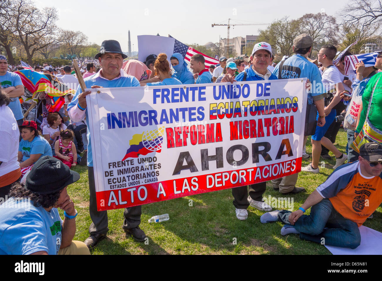 Washington DC, USA. 10 avril 2013. Les immigrants de l'Équateur à la réforme de l'immigration rassemblement au Capitole. Crédit : Rob Crandall / Alamy Live News Banque D'Images