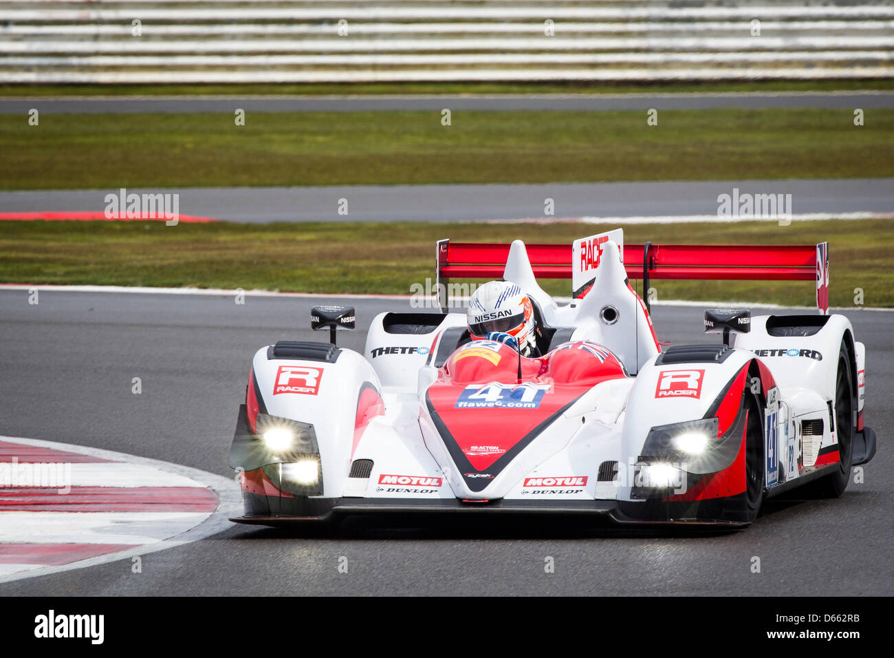 12.04.2013 Circuit de Silverstone le Northamptonshire en Angleterre. La pratique libre pour le Round 1 de la FIA World Endurance Championship - 6 heures de Silverstone. # 41 GREAVES MOTORSPORT (GBR). Zytek Z11SN - Nissan. La catégorie LMP2. Pilotes : Chris Dyson (USA) Michael Marsal (USA) Tom Kimber-Smith (GBR) Banque D'Images 12.04.2013 Circuit de Silverstone le Northamptonshire en Angleterre. La pratique libre pour le Round 1 de la FIA World Endurance Championship - 6 heures de Silverstone. # 41 GREAVES MOTORSPORT (GBR). Zytek Z11SN - Nissan. La catégorie LMP2. Pilotes : Chris Dyson (USA) Michael Marsal (USA) Tom Kimber-Smith (GBR) Banque D'Images