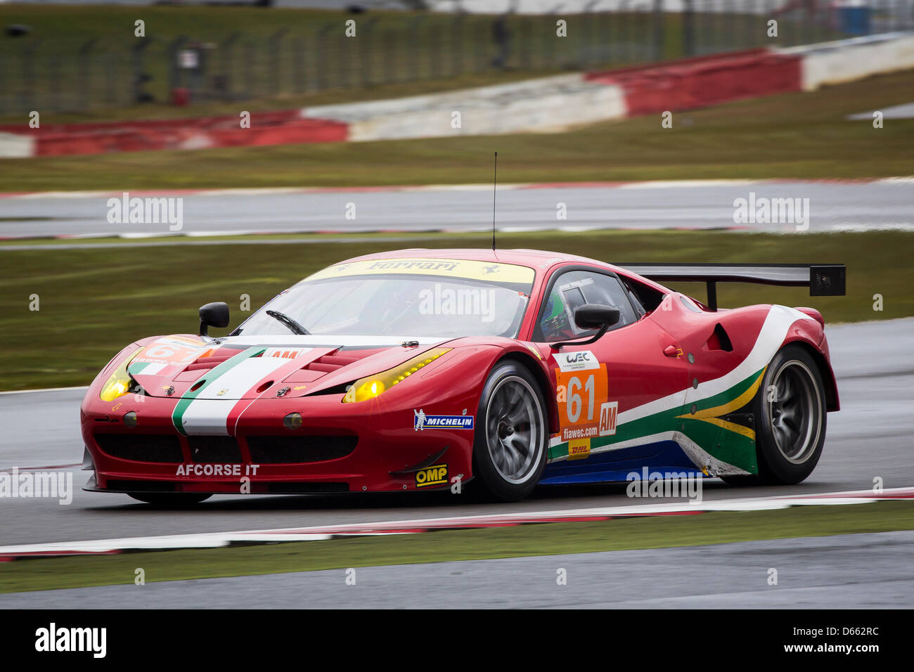 12.04.2013 Circuit de Silverstone le Northamptonshire en Angleterre. La pratique libre pour le Round 1 de la FIA World Endurance Championship - 6 heures de Silverstone. # 61 AF Corse (ITA). Ferrari F458 Italia. Catégorie LMGTE Am. Pilotes : Jack Gerber (ZAF) Matt Griffin (IRL) Marco Cioci (ITA) Banque D'Images 12.04.2013 Circuit de Silverstone le Northamptonshire en Angleterre. La pratique libre pour le Round 1 de la FIA World Endurance Championship - 6 heures de Silverstone. # 61 AF Corse (ITA). Ferrari F458 Italia. Catégorie LMGTE Am. Pilotes : Jack Gerber (ZAF) Matt Griffin (IRL) Marco Cioci (ITA) Banque D'Images