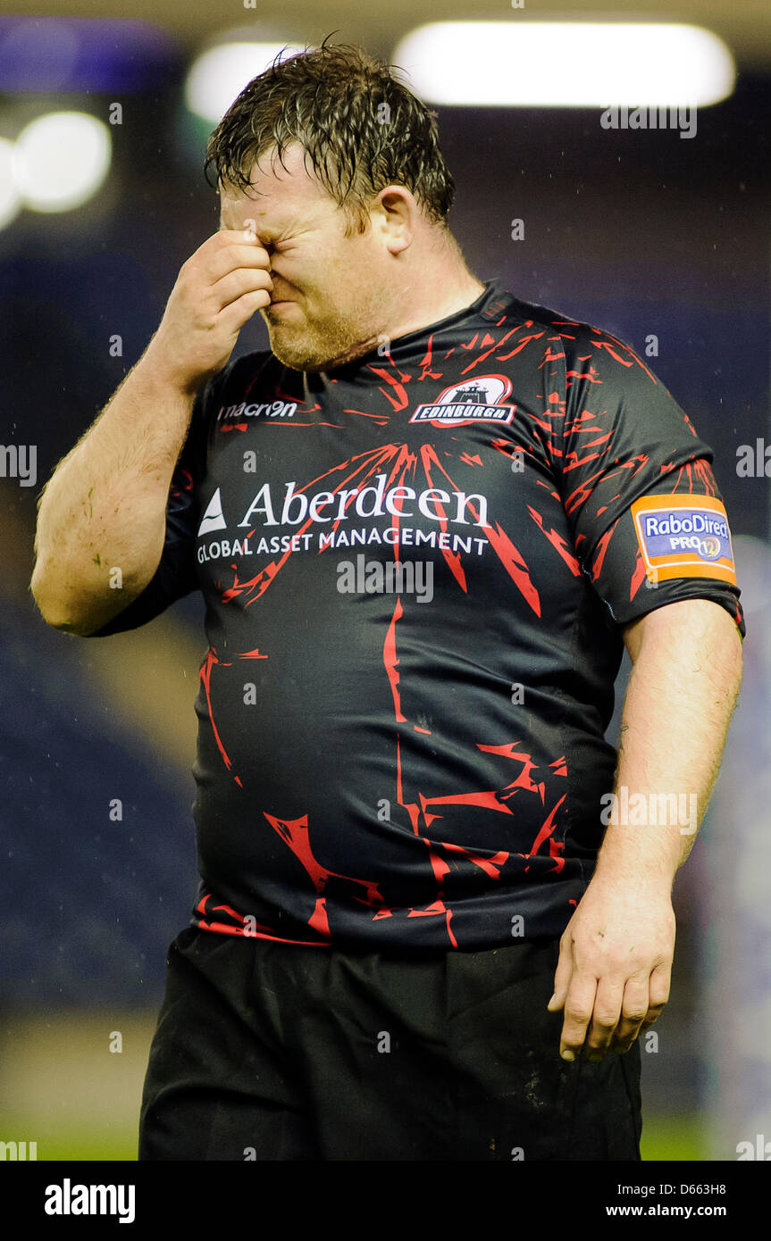 Edinburgh, Ecosse, Royaume-Uni. Vendredi 12 avril 2013. Edinburgh's Allan Jacobsen ne cache pas son désarroi face à la de sifflet final que ses côtés sont battus 24-32 lors de l'Edinburgh v Connacht Rabodirect Pro12 Jeu, stade de Murrayfield. Crédit : Colin Lunn / Alamy Live News Banque D'Images