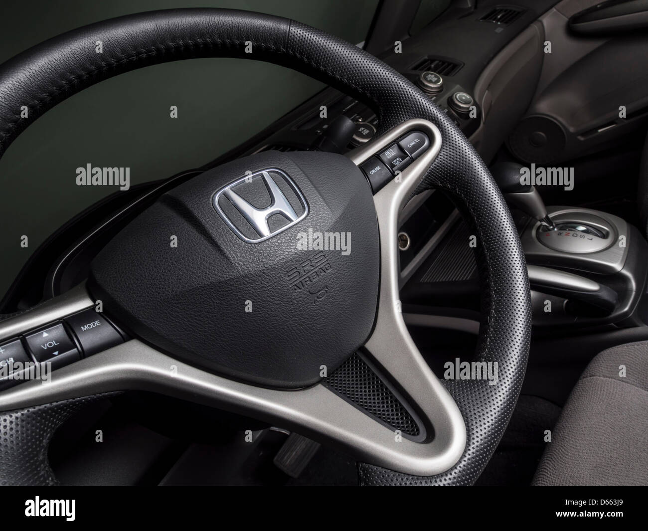 La Honda Civic Hybride volant et la boîte de vitesses de la transmission automatique Photo Stock
