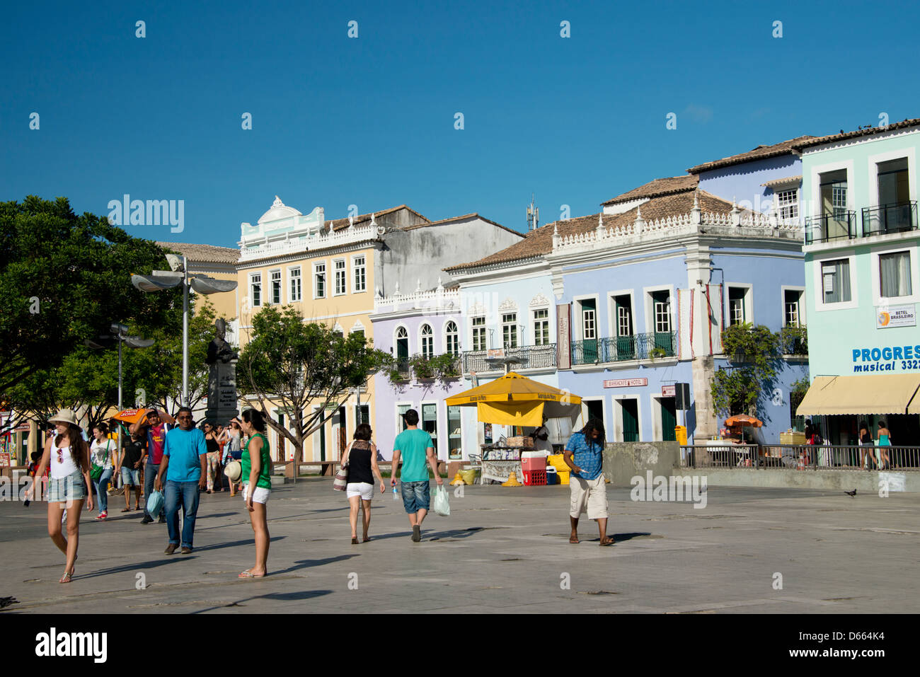 Brésil, État de Bahia. Salvador, la ville la plus ancienne au Brésil. Pelourinho (vieille ville) UNESCO World Heritage Site. Scène de rue. Banque D'Images