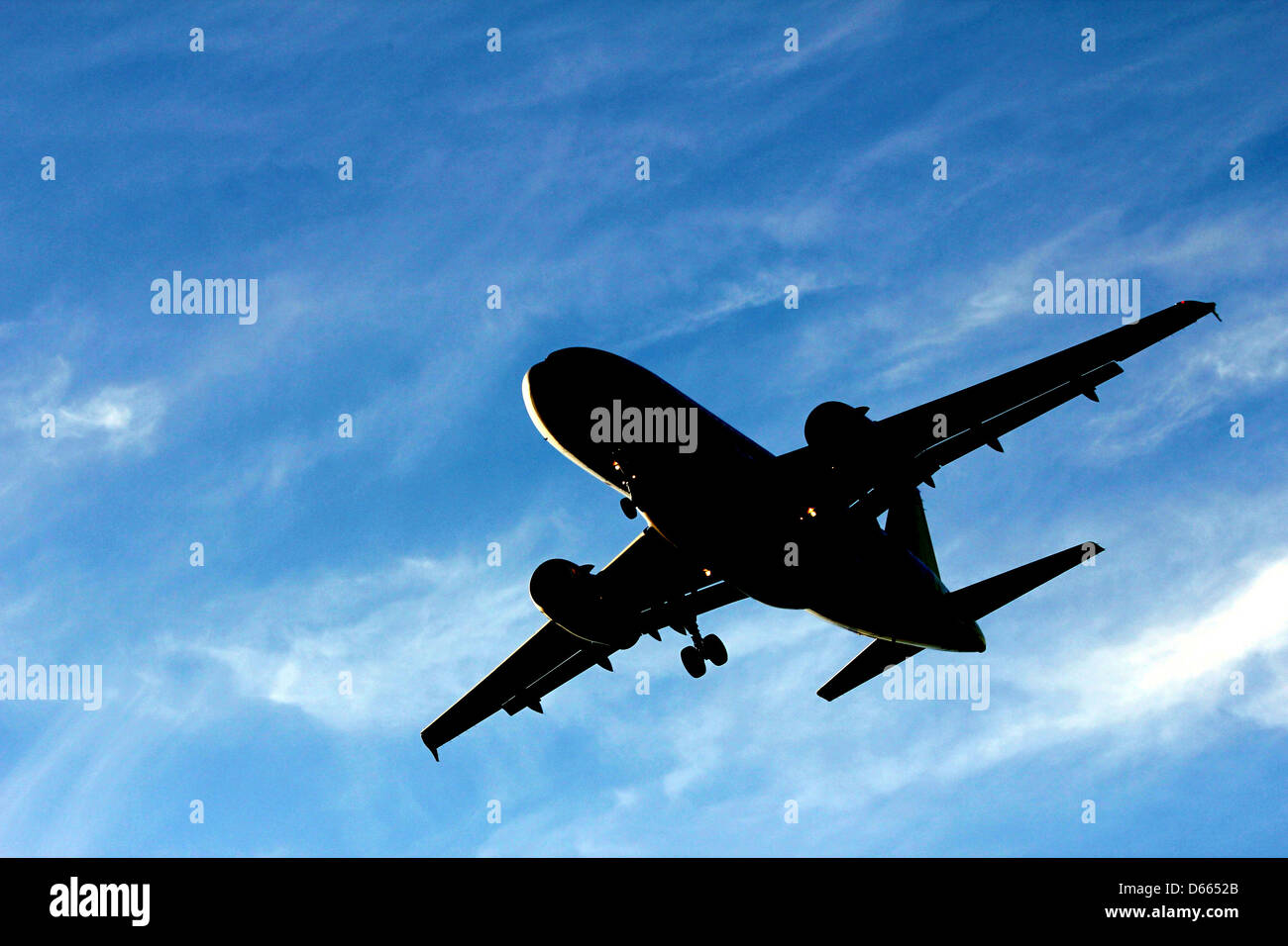 Ombre d'avion Banque de photographies et d'images à haute résolution - Alamy