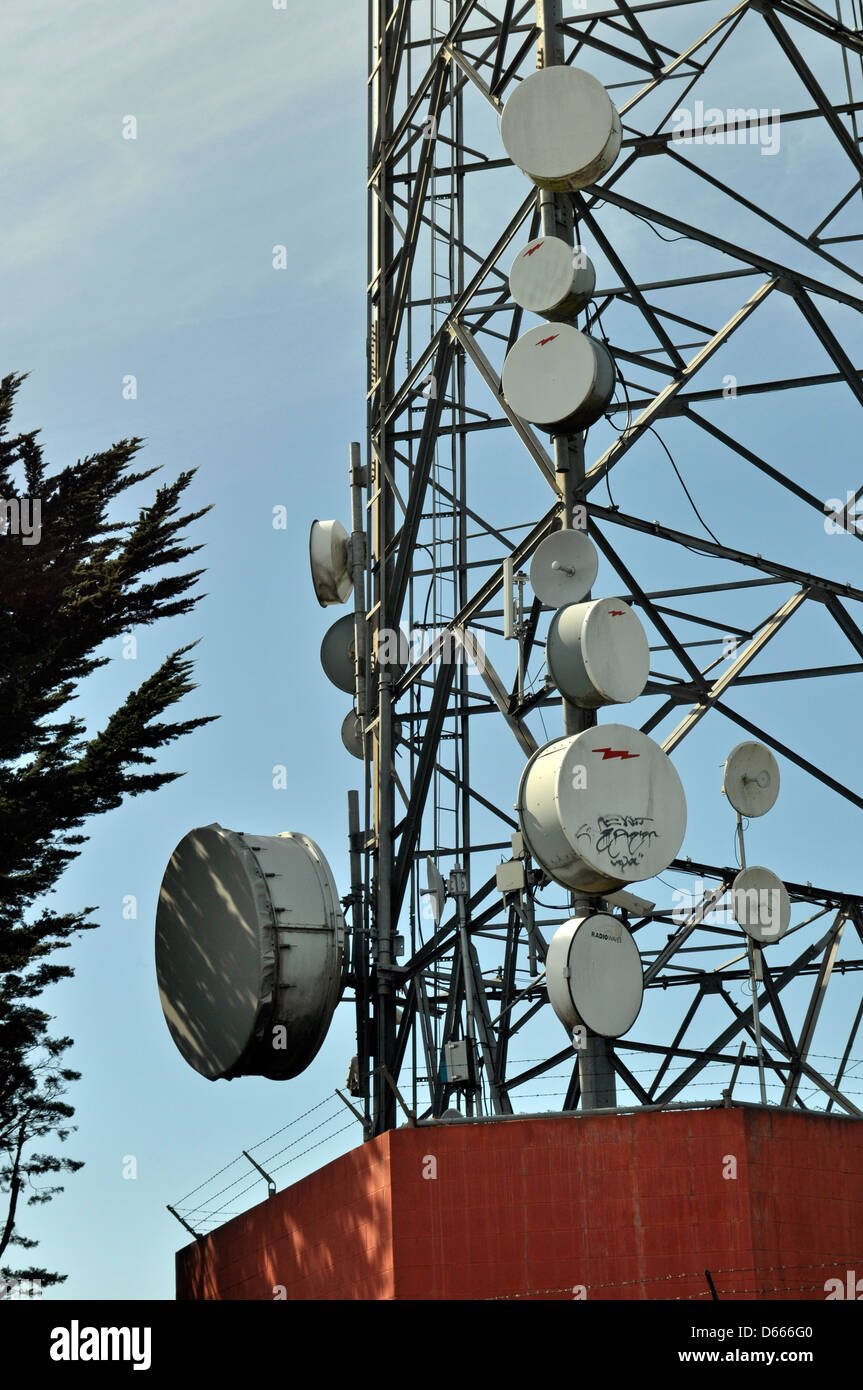 Antennes de communication sur Twin Peaks, San Francisco, California, USA Banque D'Images