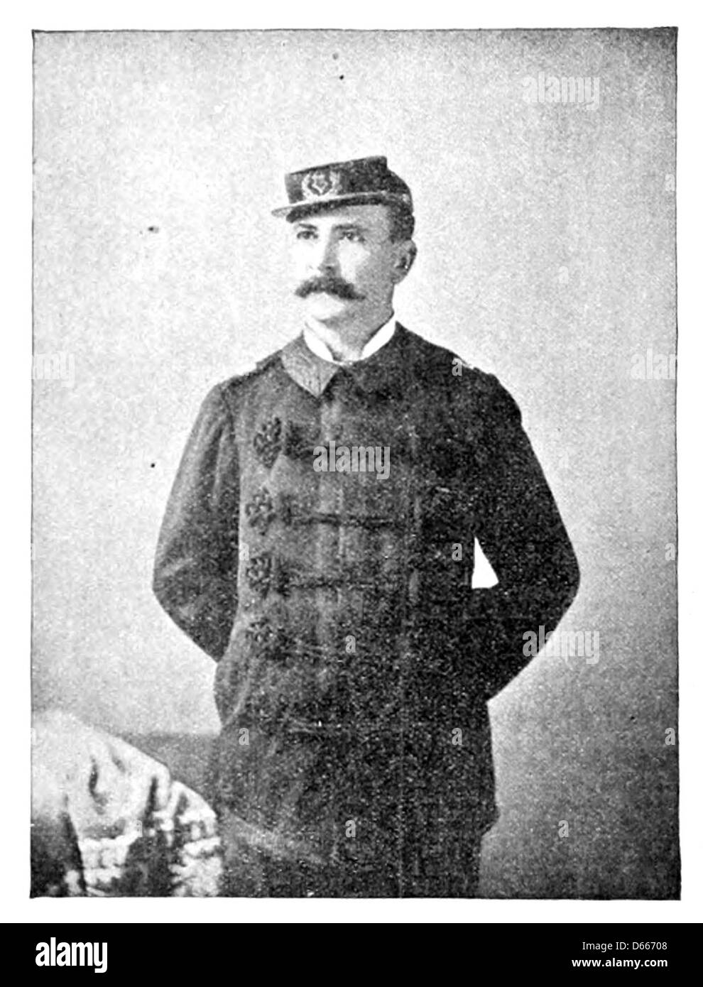 Cette photographie de 1895 capture un souvenir de Marblehead, une ville côtière historique du Massachusetts. Connue pour son histoire maritime, cette image met en valeur la nature pittoresque de la région, y compris son port et son architecture coloniale. Banque D'Images