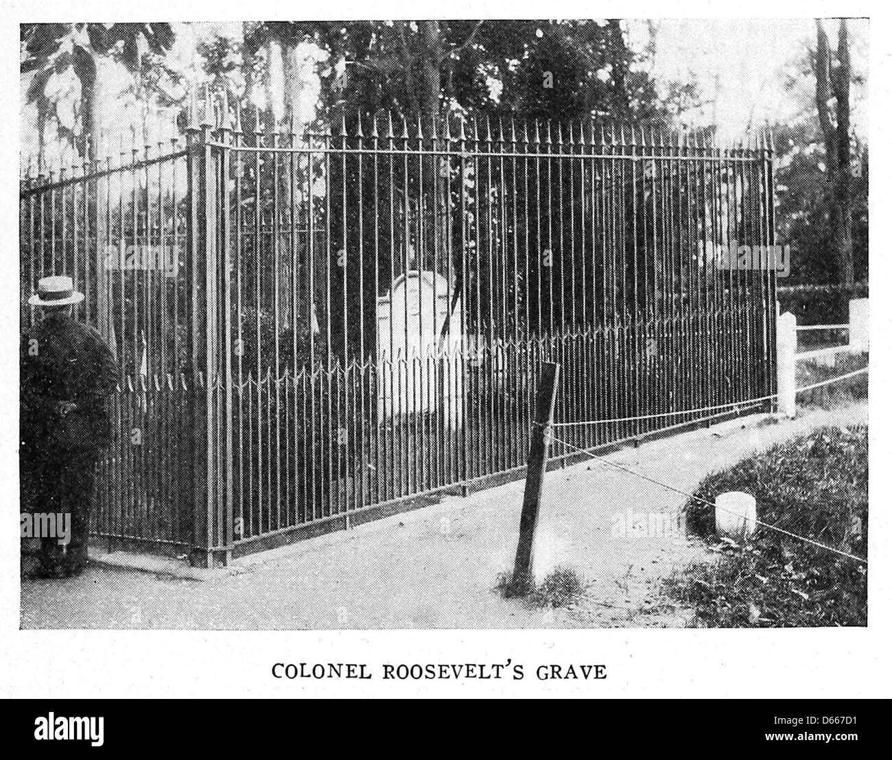 Cette proposition de 1922 décrit un plan de parc d'État pour New York, soulignant la nécessité de nouveaux parcs et espaces publics. Il comprend une proposition pour une nouvelle émission d'obligations pour les parcs afin de financer la création de parcs, avec un accent particulier sur la tombe du colonel Roosevelt comme site emblématique du plan, symbolisant l'engagement de l'État à préserver les monuments historiques. Banque D'Images