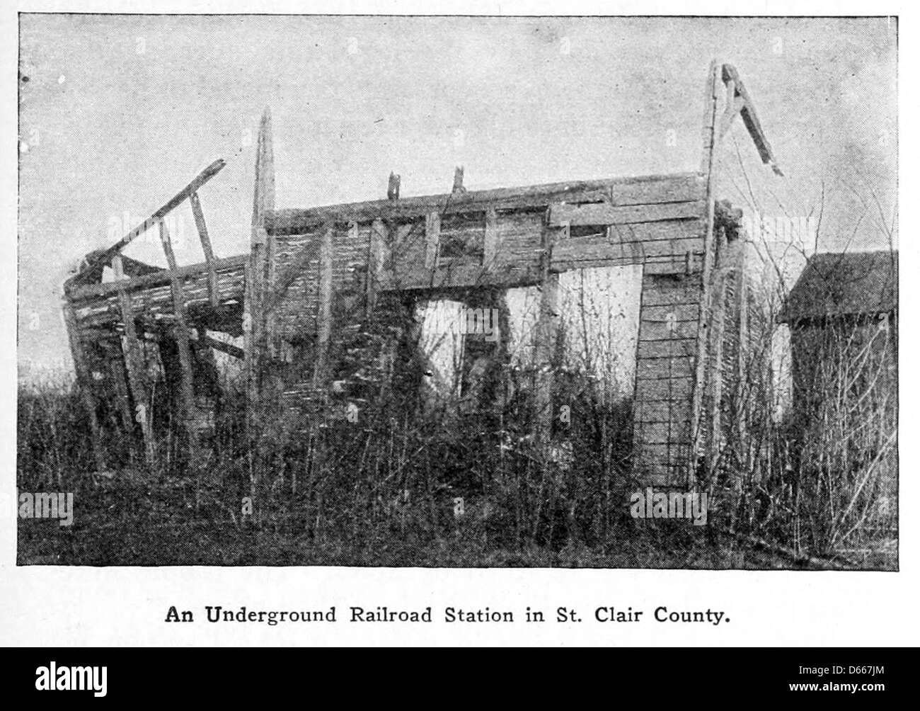 Cette image tirée de 'A Student's History of Illinois' représente une station de chemin de fer souterraine, un site clé du mouvement abolitionniste. Il représente les voies de fuite et les maisons sûres utilisées par les esclaves en quête de liberté au XIXe siècle. Banque D'Images