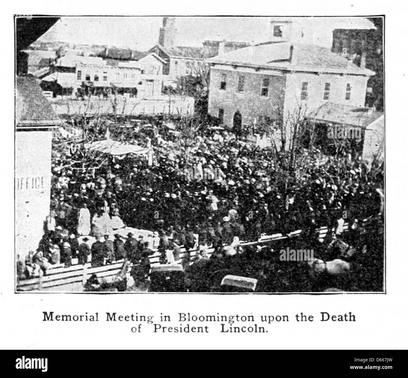 Cette histoire de l'Illinois en 1917 met en lumière des événements clés, notamment la réunion commémorative à Bloomington après la mort du président Lincoln, un moment charnière dans l'histoire de l'État. Banque D'Images