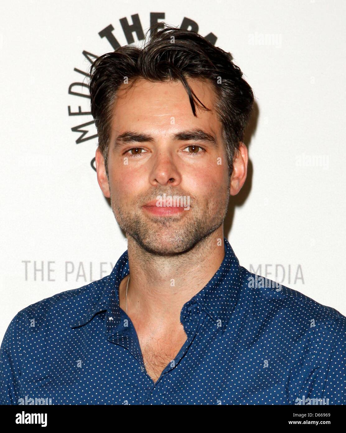 Los Angeles, CA, USA. Le 12 avril 2013. Jason Thompson à l'Hôpital général pour des arrivées : Célébration de 50 ans et à l'avant, Paley Center for Media, Los Angeles. Photo par : Emiley Schweich/Everett Collection/Alamy Live News Banque D'Images