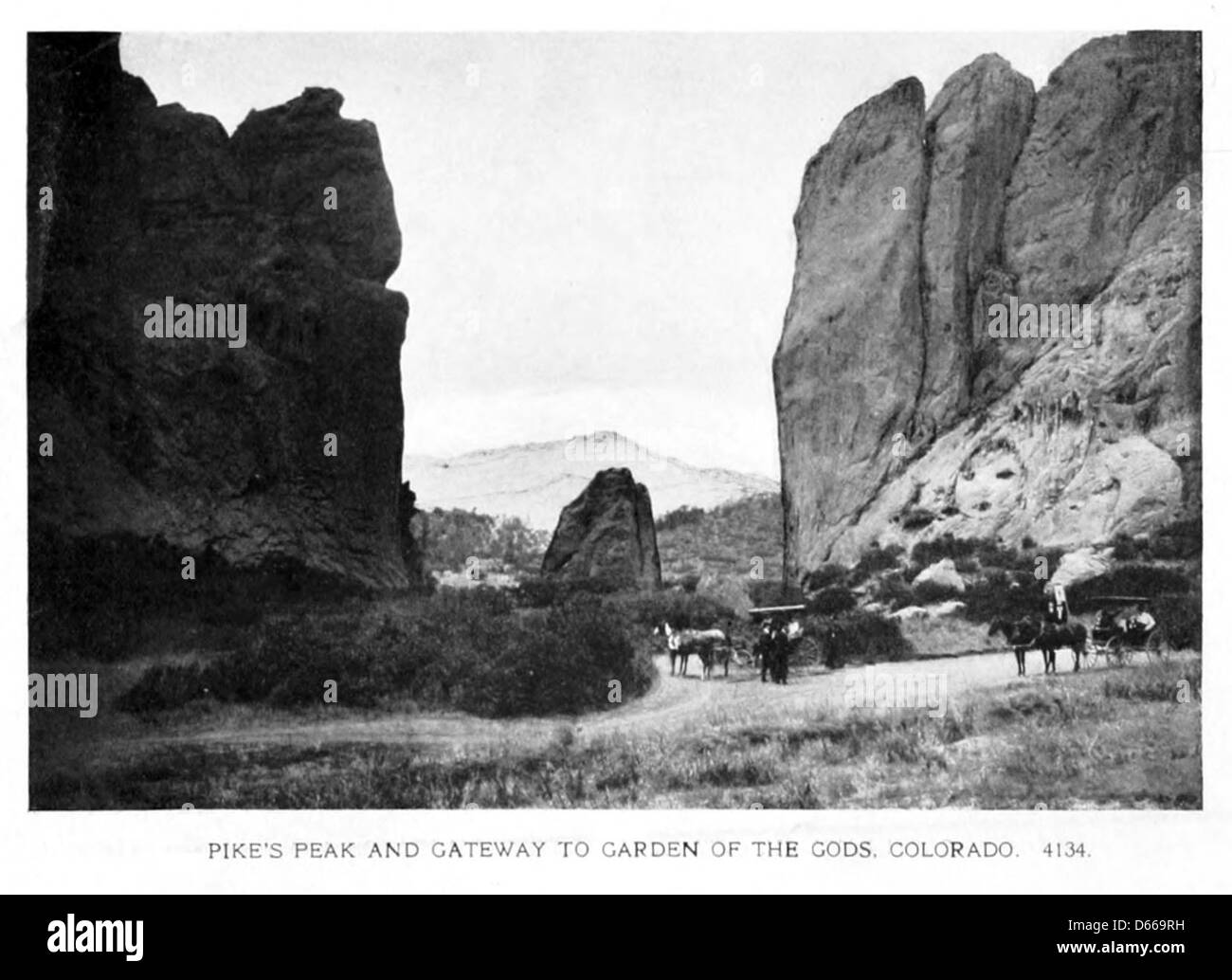 Une série de photographies de 1903 documentant un voyage en Californie, y compris des images du Colorado, de l'Utah et de la côte Pacifique, mettant en vedette Pike's Peak et la porte d'entrée du jardin des Dieux dans le Colorado. Banque D'Images