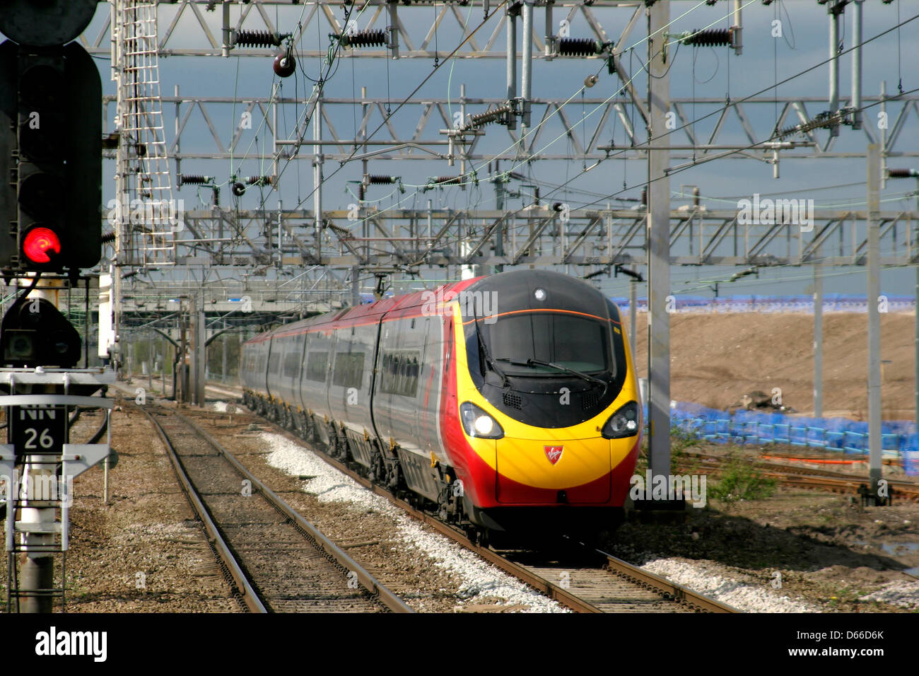 390030 Pendalino Virgin Trains Nuneaton, Warwickshire, Angleterre, Banque D'Images