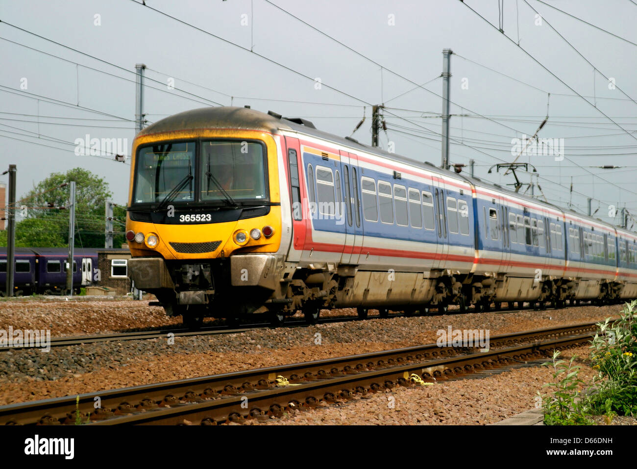 WAGN 365523 unité partira pour Kings Cross à partir de la station de Peterborough Cambridgeshire, Angleterre, Banque D'Images
