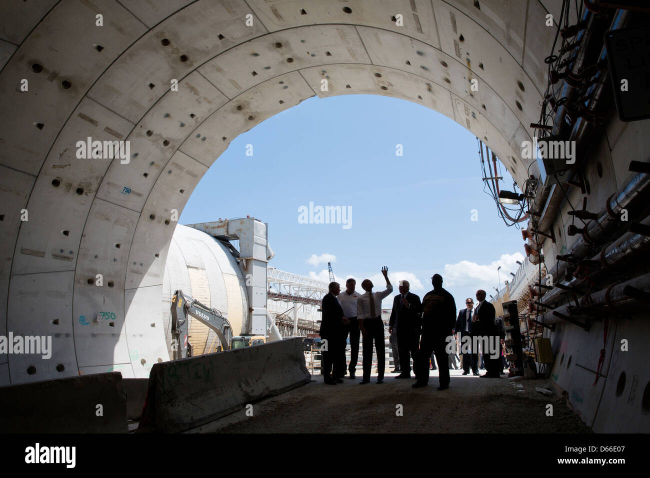 Le président américain Barack Obama est en tournée au Port de Miami avant de livrer le projet de tunnel commentaires sur l'infrastructure le 29 mars 2013 à Miami, Floride Banque D'Images