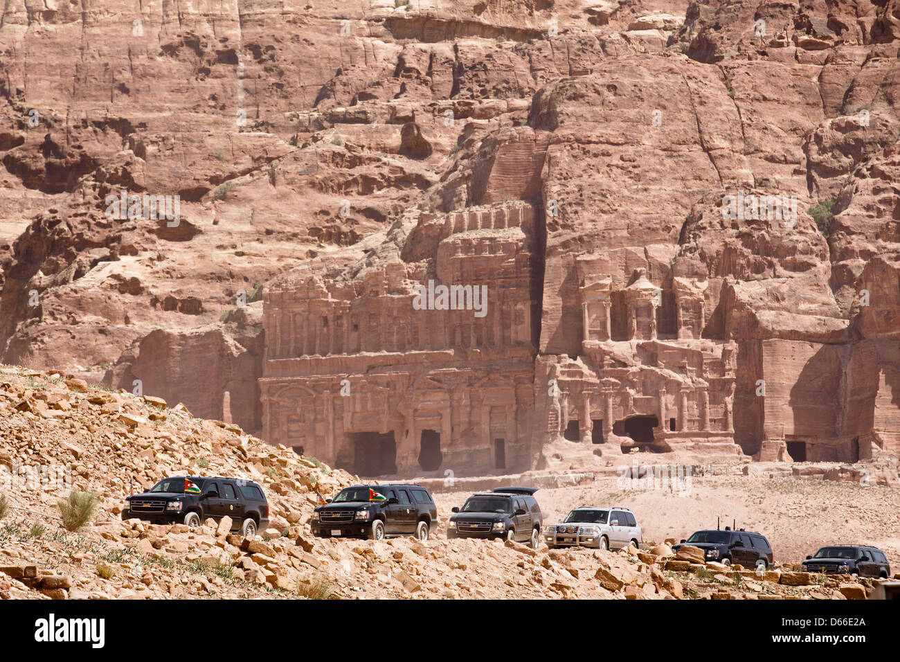 Le président américain Barack Obama s'écarte du cortège de la ville antique de Petra le 23 mars 2013 en Jordanie. Banque D'Images