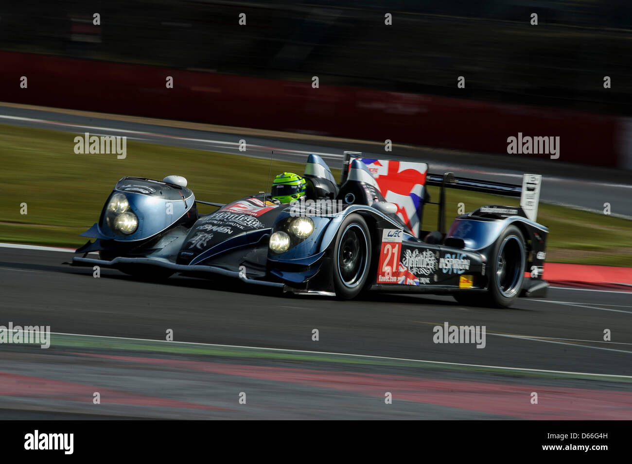 12.04.2013 Northampton, en Angleterre. # 21 LMP1 classe Strakka Racing HPD ARX 03c - Honda de Nick Leventis (GBR) / Danny Watts (GBR) / Jonny Kane (GBR) en action lors des Essais Libres 2 à 1 rondes de la FIA World Endurance Championship au circuit de Silverstone. Banque D'Images 12.04.2013 Northampton, en Angleterre. # 21 LMP1 classe Strakka Racing HPD ARX 03c - Honda de Nick Leventis (GBR) / Danny Watts (GBR) / Jonny Kane (GBR) en action lors des Essais Libres 2 à 1 rondes de la FIA World Endurance Championship au circuit de Silverstone. Banque D'Images