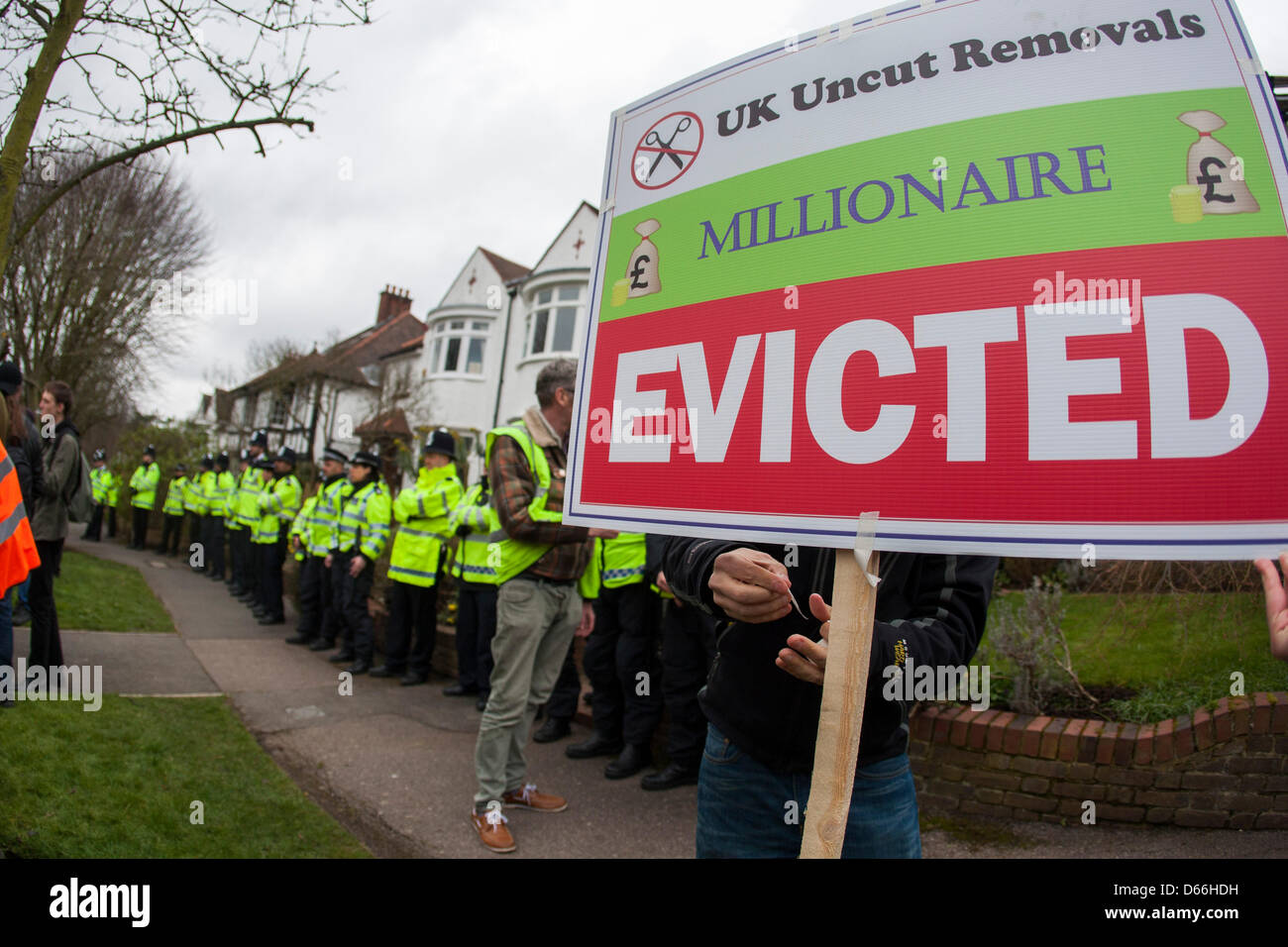 Londres, Royaume-Uni. 13 avril 2013. Stade USA 'Qui veut expulser un millionnaire" à l'extérieur de la maison du Seigneur Freud, architecte de la loi de réforme de l'aide sociale. Credit : Martyn Wheatley / Alamy Live News Banque D'Images