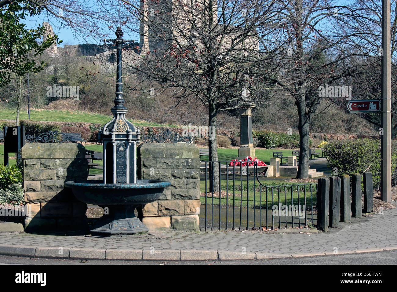 Couronnement du roi George V et de la fontaine de la lampe dans le parc Coronation Conisbrough Banque D'Images