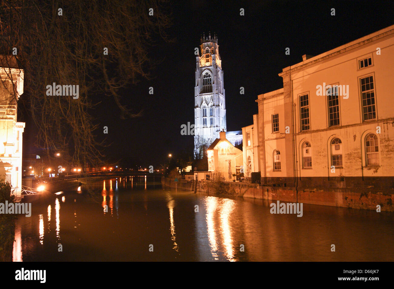 'Boston Stump', Saint Botolph, Boston, sur le Havre, La Rivière Witham, Lincolnshire, Angleterre la nuit Banque D'Images