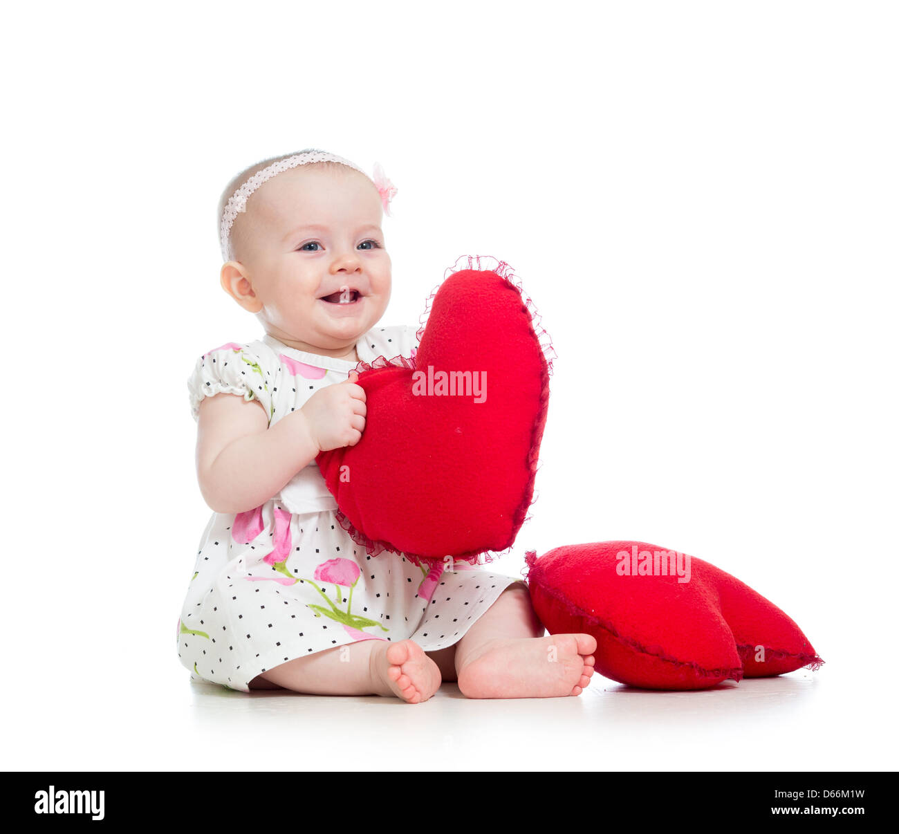 Baby Girl avec oreiller en forme de coeur Banque D'Images