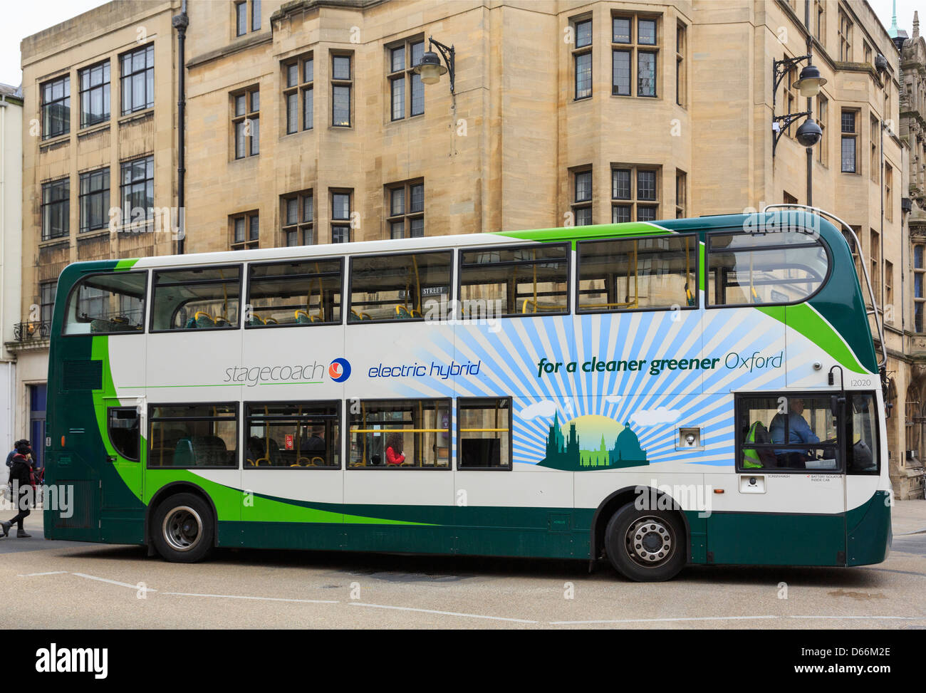 Hybride électrique double decker bus exploités par Stagecoach en centre-ville d'Oxford, Oxfordshire, England, UK, Grande-Bretagne Banque D'Images