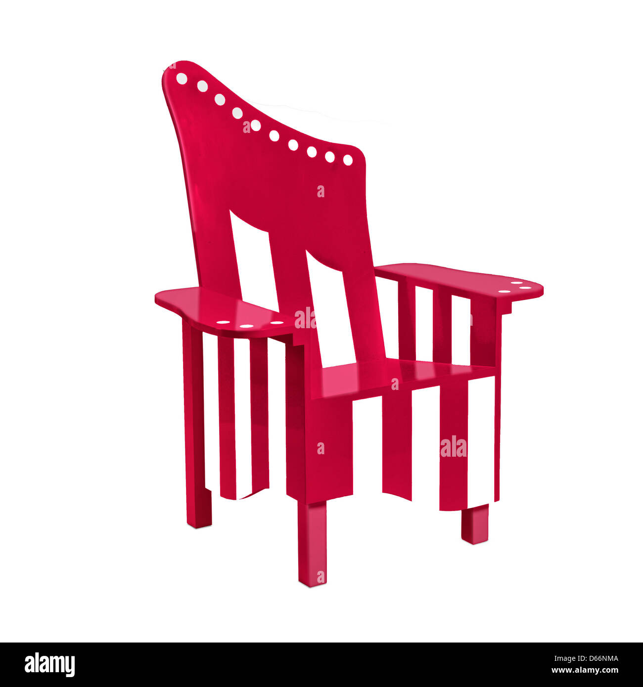 Vue frontale d'une pelouse à rayures rouge et chaise de plage Banque D'Images