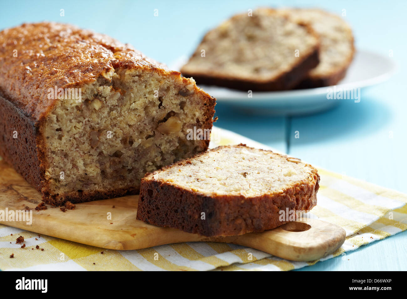 Tranches de pain à la banane avec des noix Banque D'Images